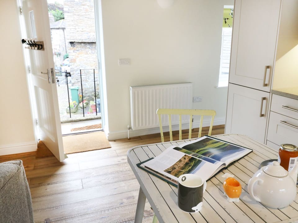 Cottage | Game room