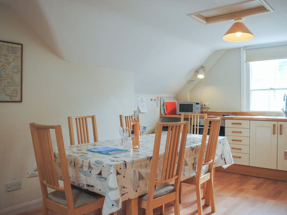 Cottage | Dining