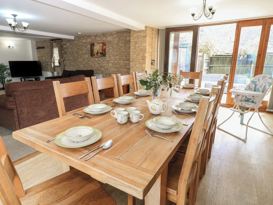 Cottage | Dining