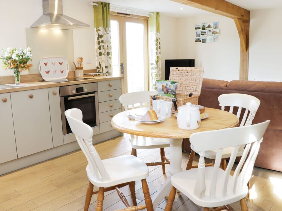 Cottage | Dining