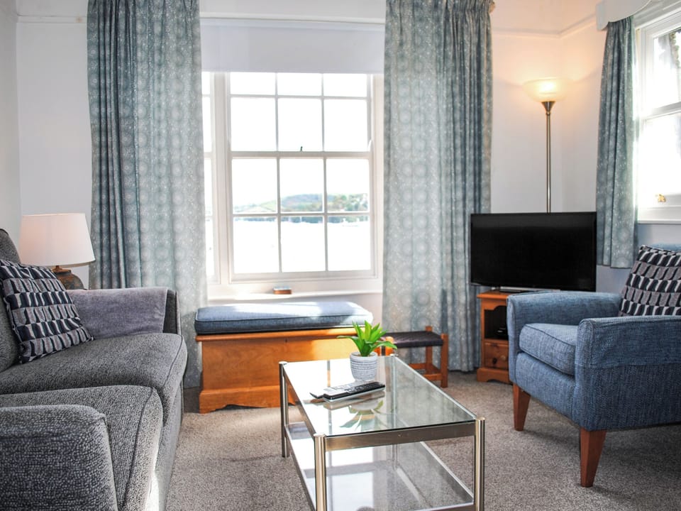 Cottage | Living area | TV