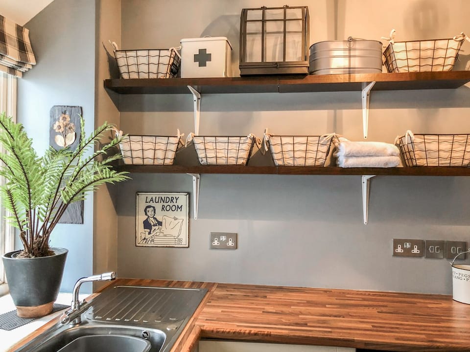 Cottage | Private kitchen | Dishwasher, electric kettle, toaster, highchair