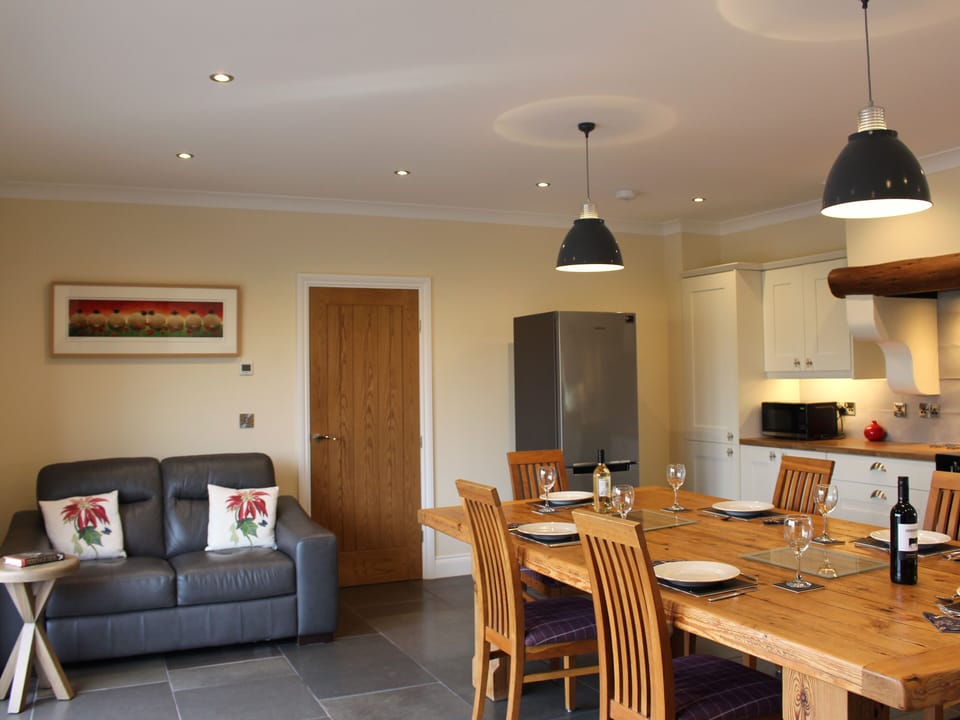 Cottage | Dining