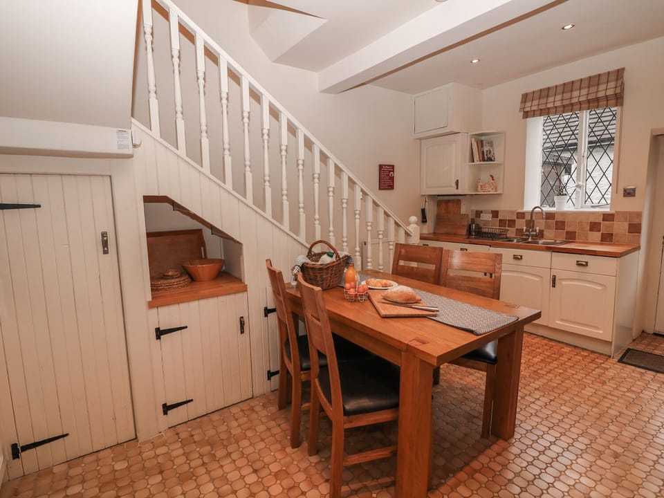 Cottage | Interior