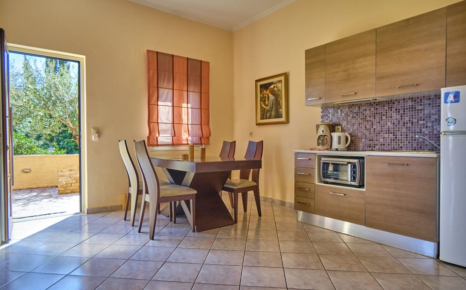 Chrismos Luxury Suites 4A Apraos Corfu – kitchen