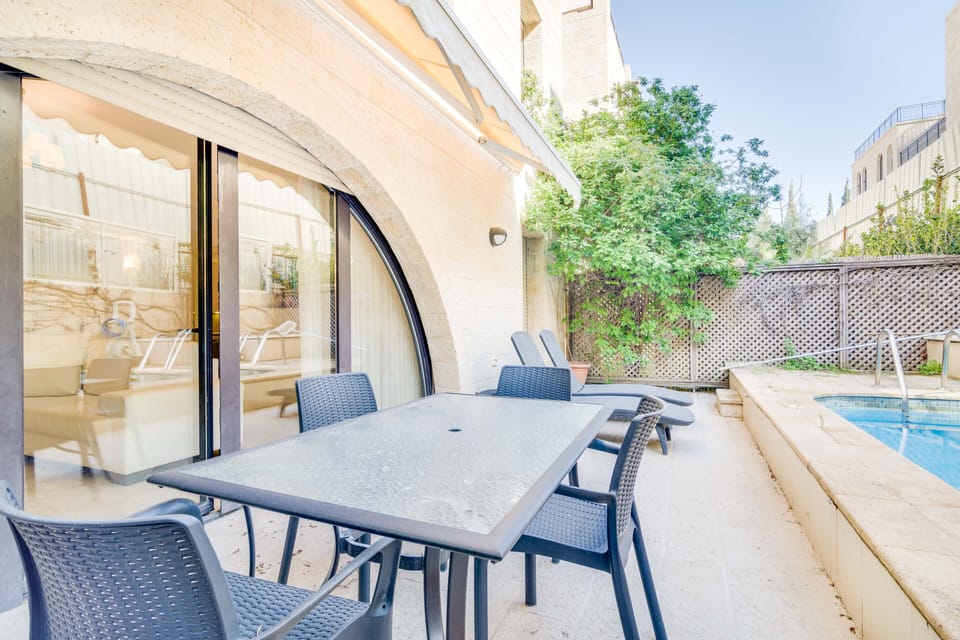Luxury Apartment | Terrace/patio