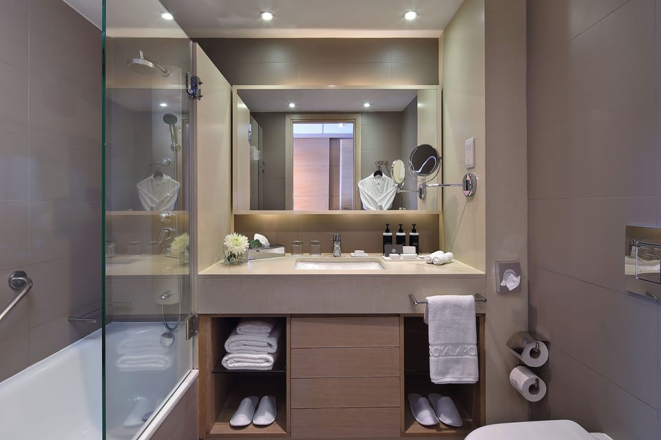 Bathtub, deep soaking tub, free toiletries, hair dryer