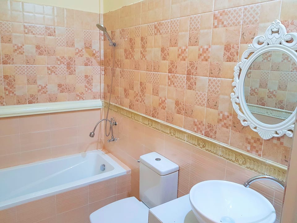 Provence | Bathroom | Free toiletries, towels