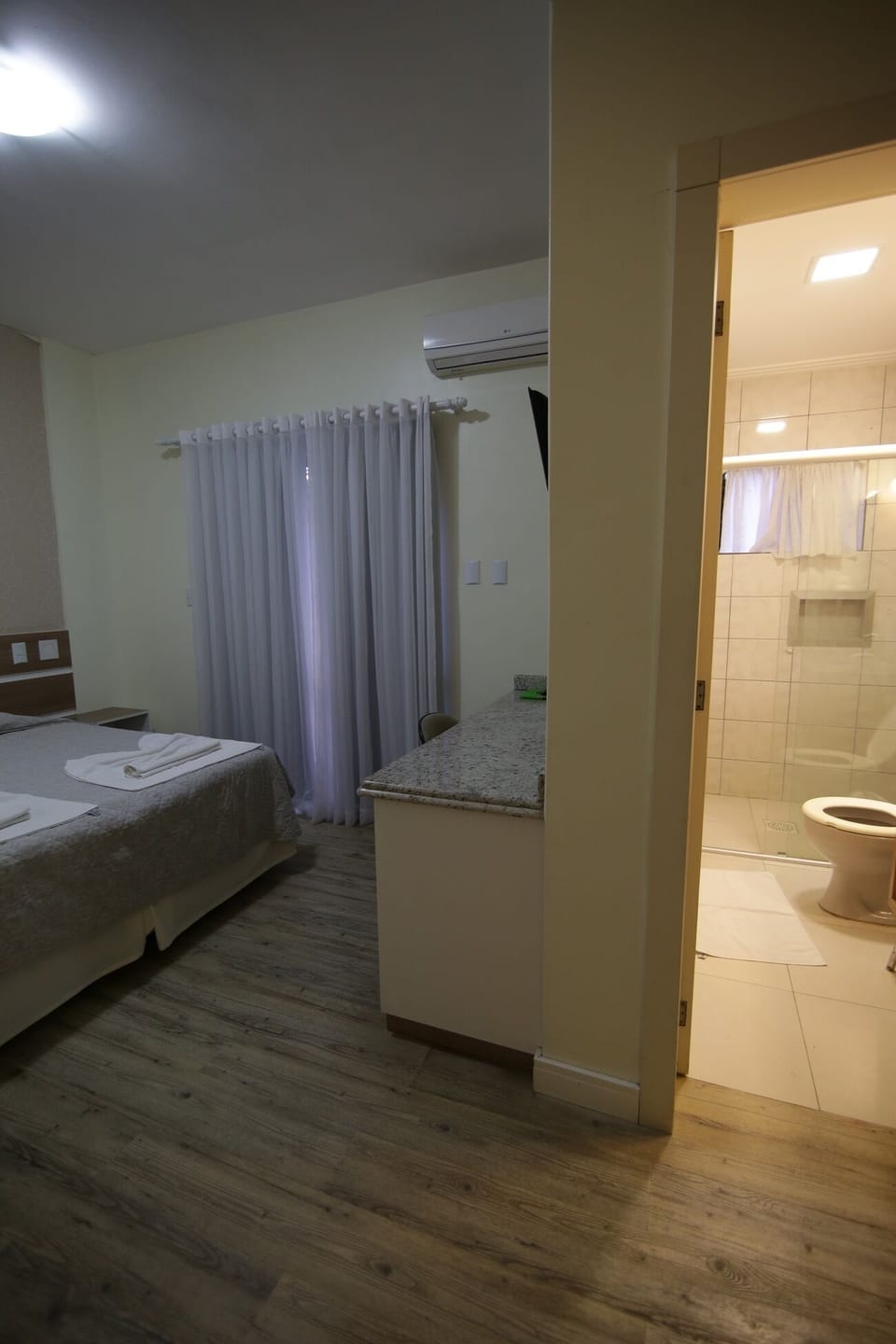 Standard Room | Minibar, desk, WiFi (free), bed sheets