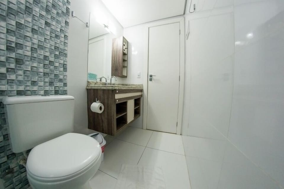 Deluxe Double or Twin Room | Bathroom | Towels