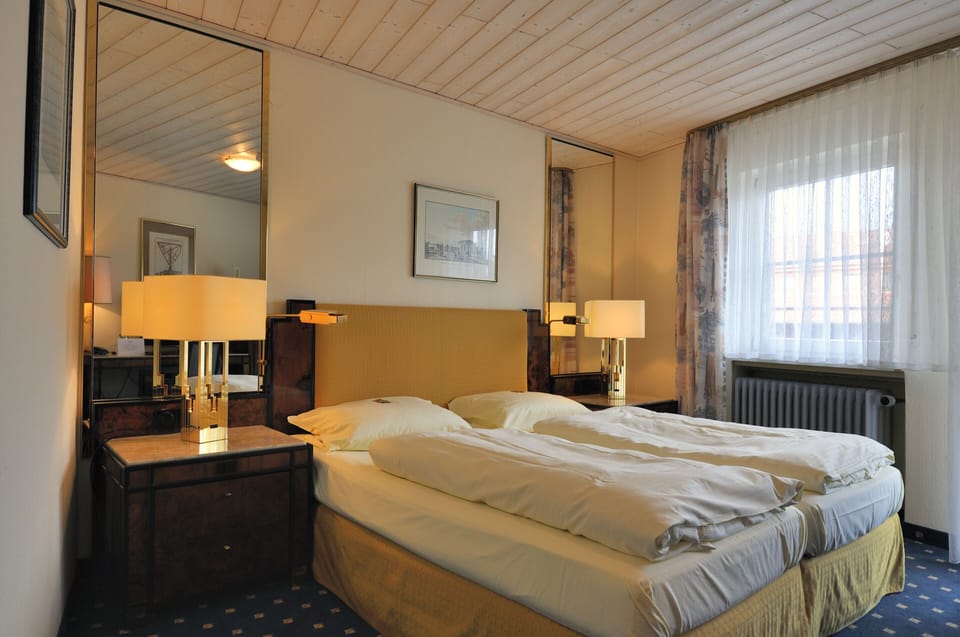 Double Room | Desk, laptop workspace, cribs/infant beds, rollaway beds