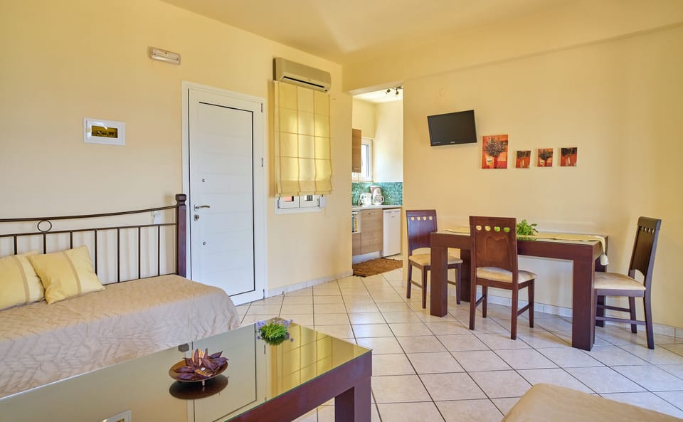 Chrismos Luxury Suites 16B Apraos Corfu-Interior