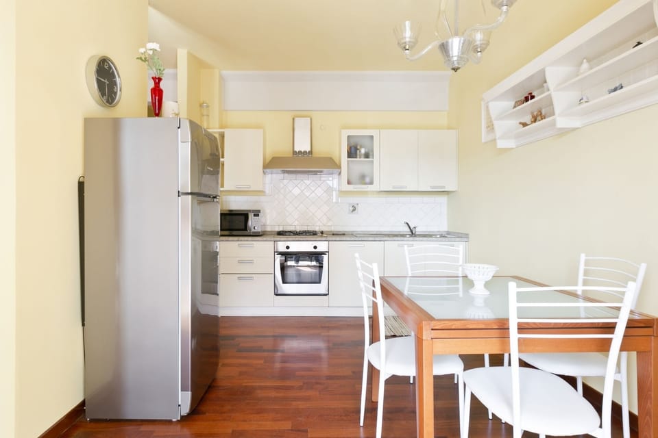 City Room, 2 Bedrooms | Private kitchen | Full-size fridge, microwave, oven, stovetop