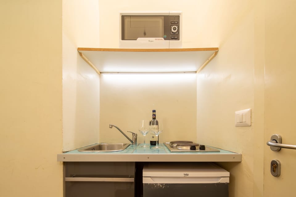 Deluxe Apartment, 3 Bedrooms | Private kitchen | Espresso maker, fridge, microwave, oven