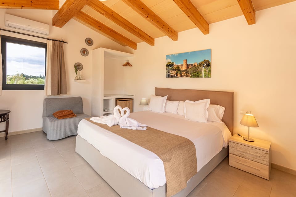 Comfort Cabin, 1 King Bed, Mountain View | Egyptian cotton sheets, premium bedding, down comforters