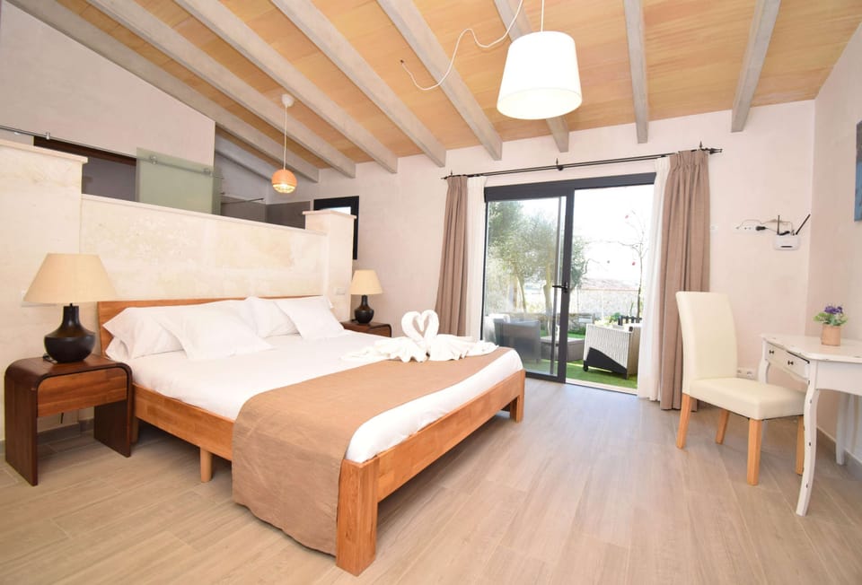 Comfort Room | Egyptian cotton sheets, premium bedding, down comforters