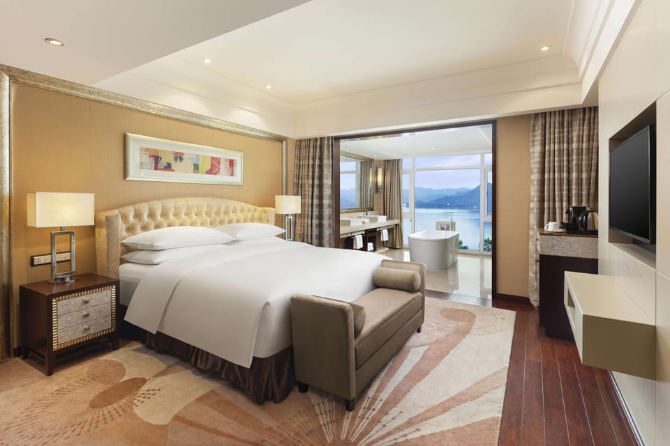 Premium bedding, down comforters, minibar, in-room safe