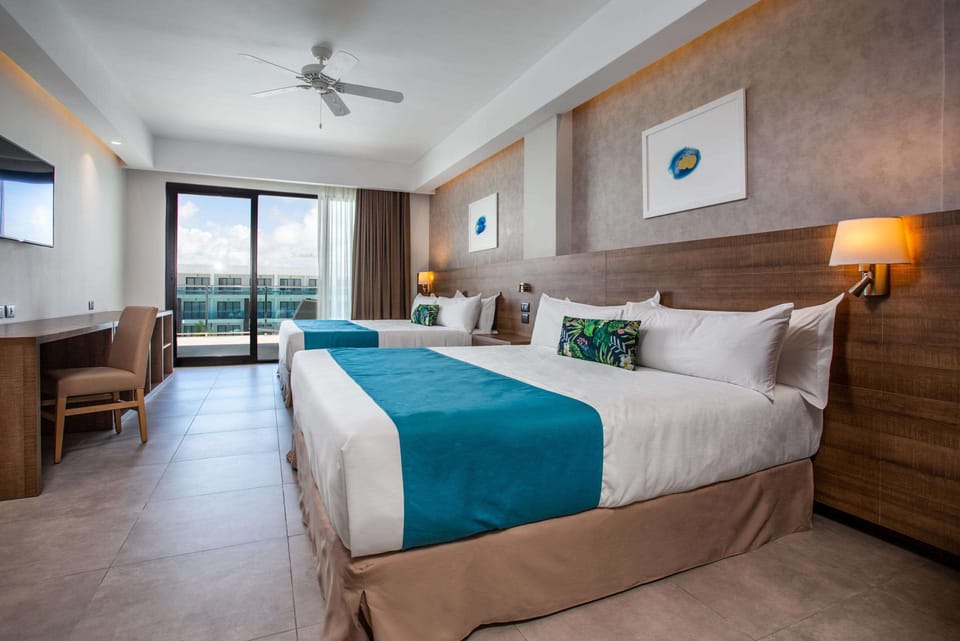 Free minibar, in-room safe, desk, blackout drapes