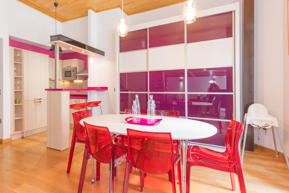 Enjoy the living room of this apartment in the center of Malaga