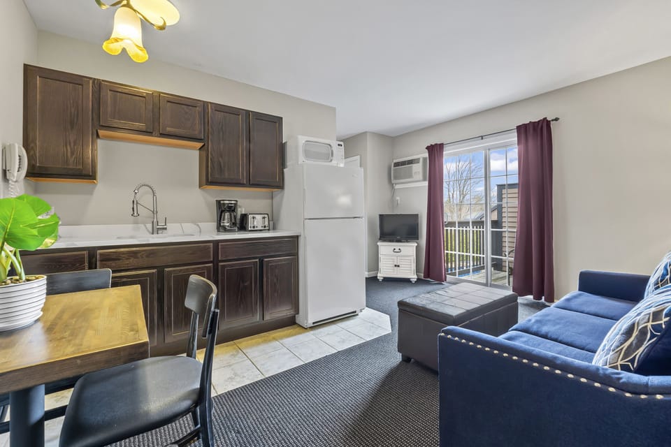 Suite, 1 King Bed (steps to access room) | Private kitchen | Fridge, microwave, coffee/tea maker, toaster