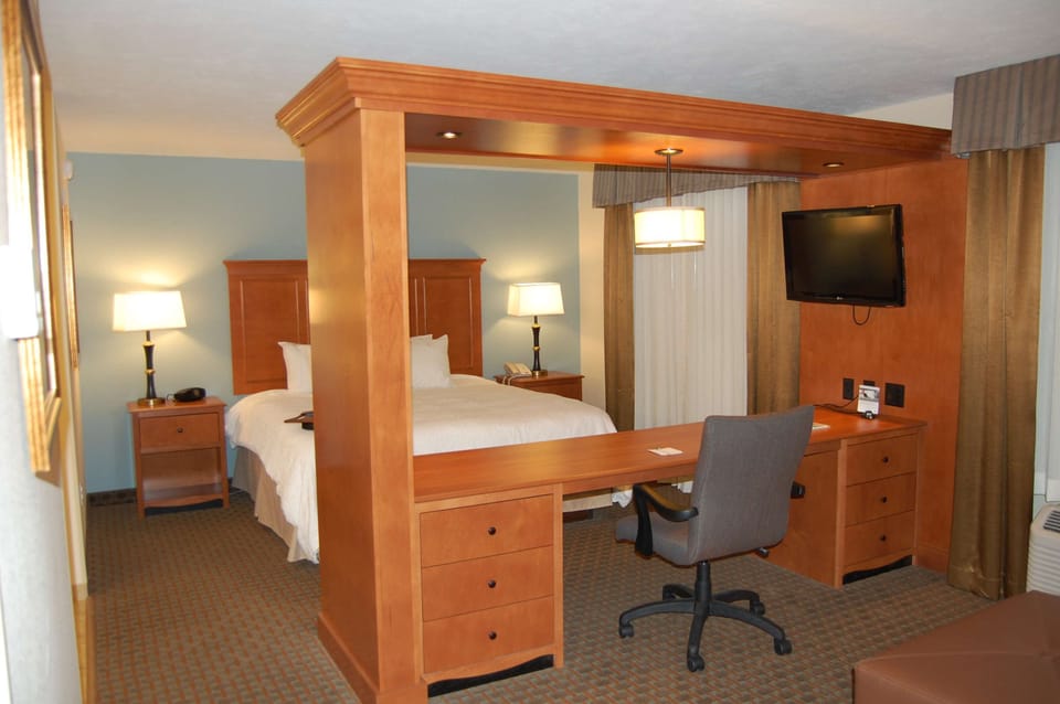 Kingstudio suite | In-room safe, free rollaway beds, free WiFi, bed sheets