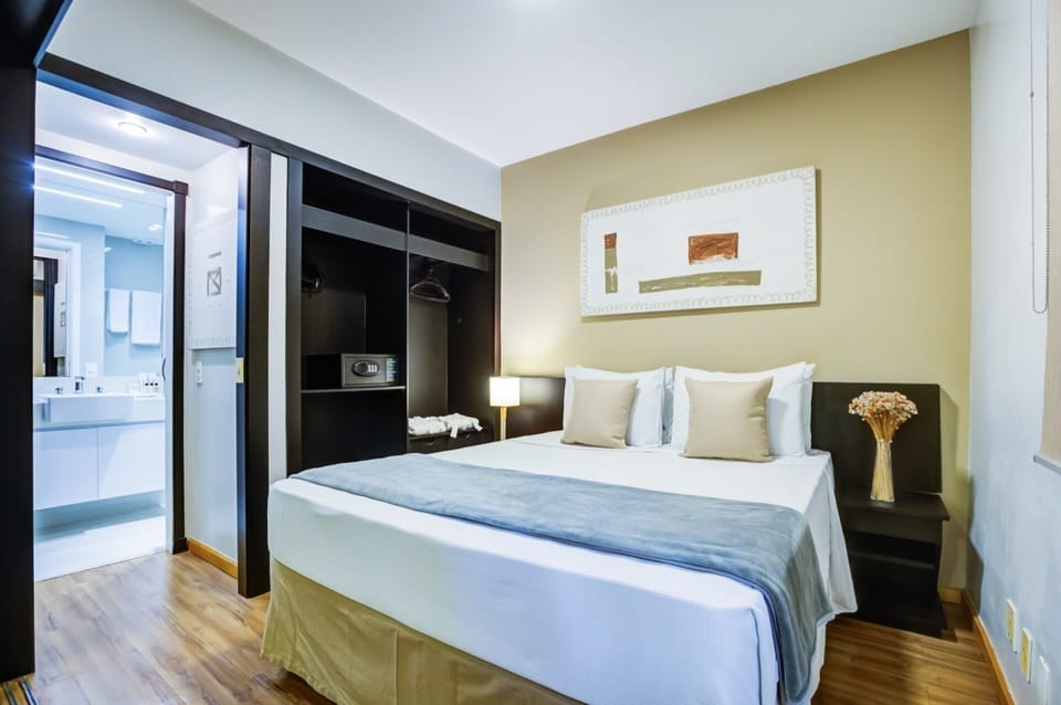 Luxury Room, 1 Double Bed | Hypo-allergenic bedding, minibar, in-room safe, desk
