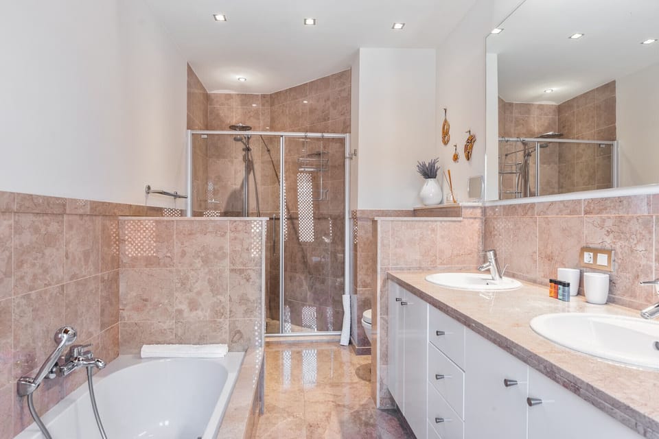 Main bathroom with bathtub and shower