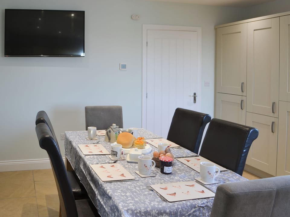 Large family dining table and chairs | Red Hen Cottage, Acklington