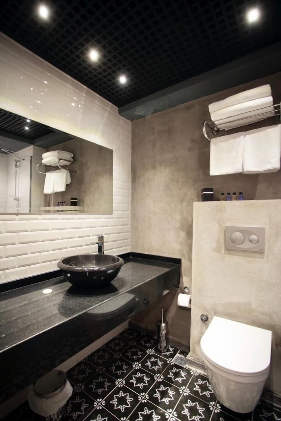 Family Room | Bathroom shower