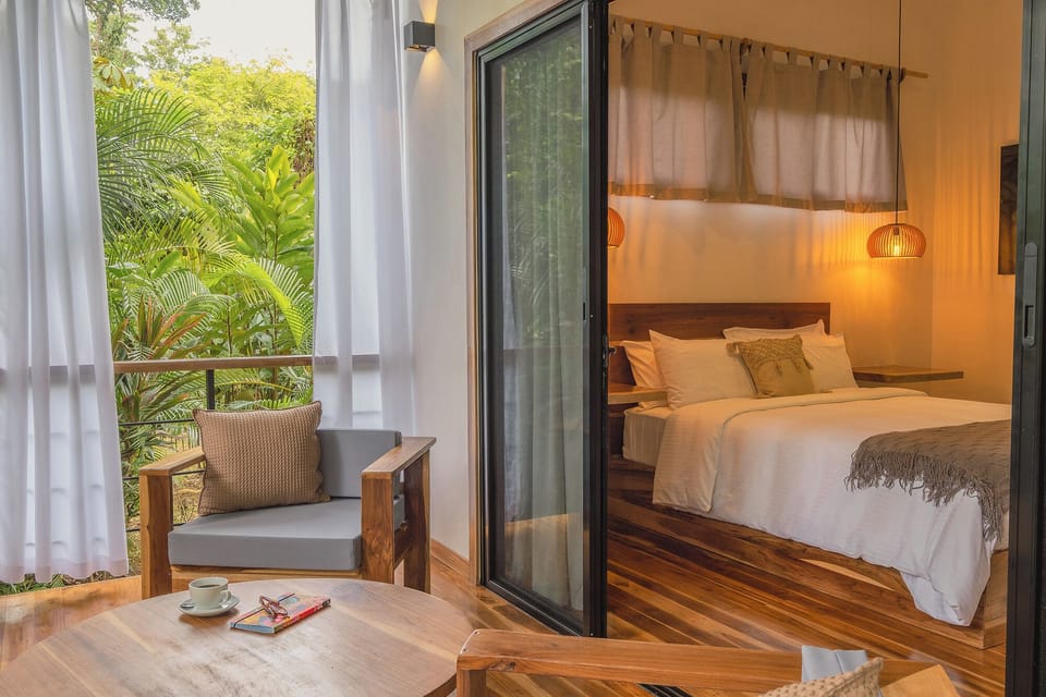 Luxury Bungalow #7 with A/C | Free WiFi, bed sheets, wheelchair access