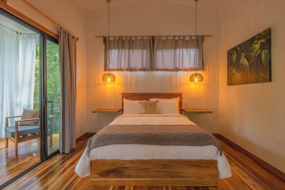 Luxury Bungalow #7 with A/C | Free WiFi, bed sheets, wheelchair access