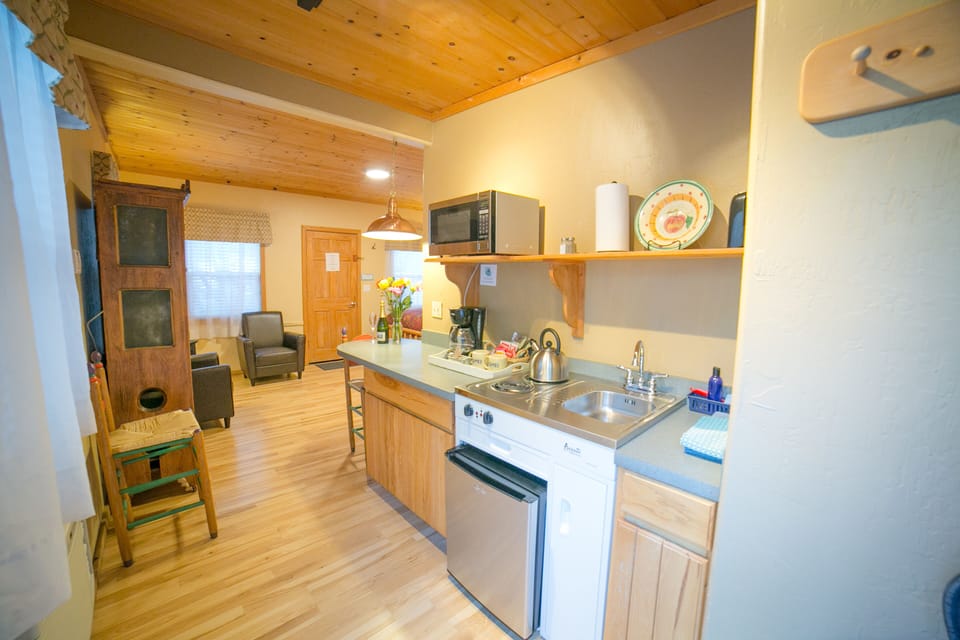 The Cabin | Private kitchenette | Mini-fridge, microwave, coffee/tea maker