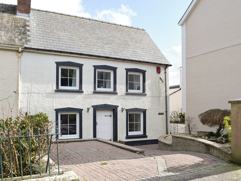 Exterior | Can-Y-Mor - Victoria House Apartments, Llansteffan, near Carmarthen