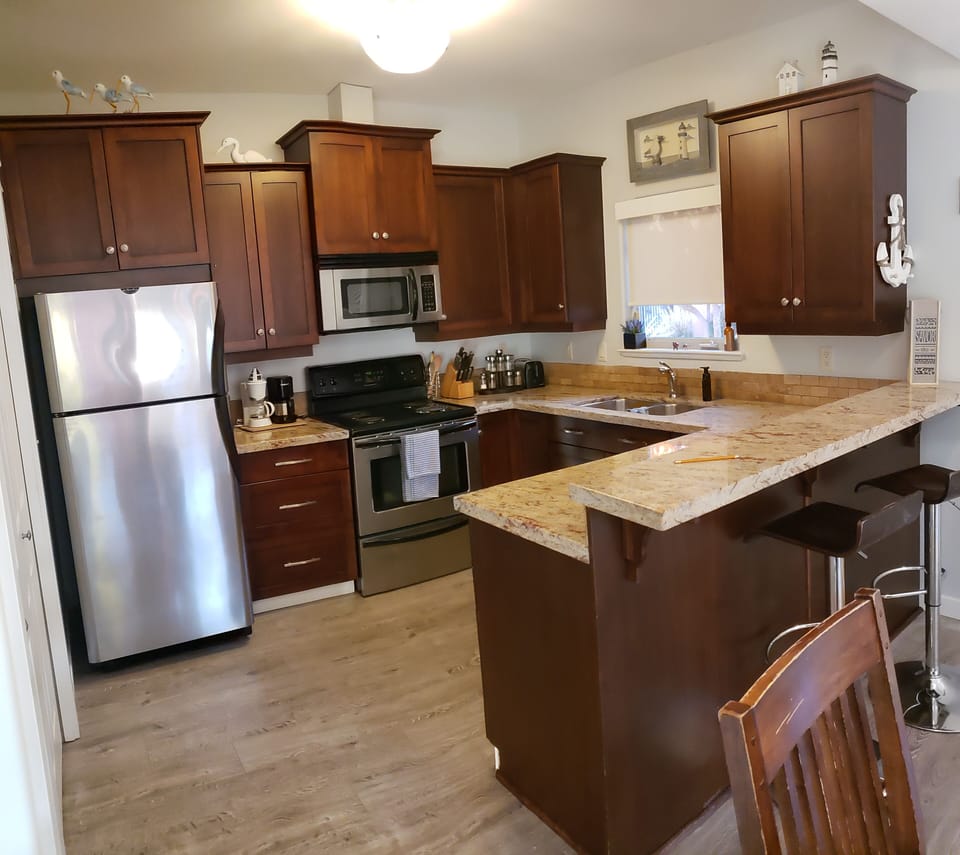 Full kitchen