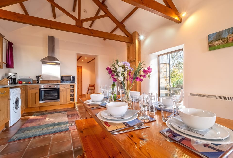 Church Close Cottage, Cusgarne. Ground floor: Dining area with table and seating for six