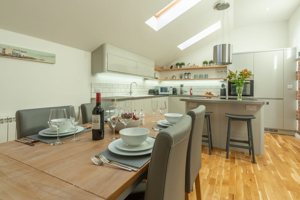 The Parlour, St Agnes. Gather round for a home cooked meal
