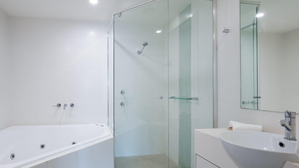Ensuite (Side A)