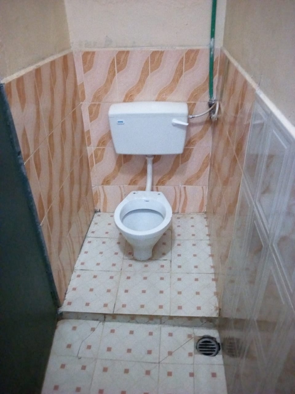 Twin Room | Bathroom amenities | Shower, free toiletries, slippers, towels