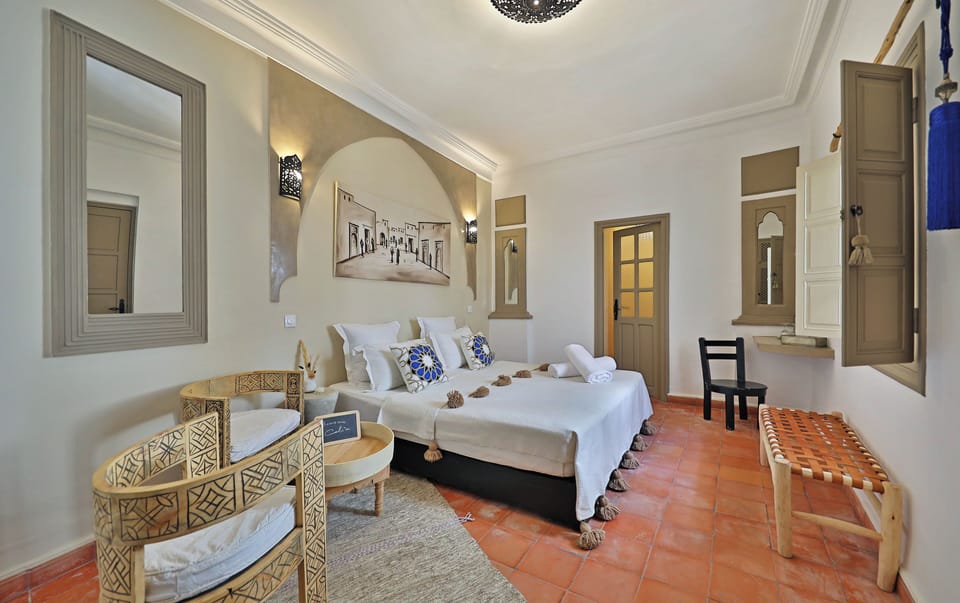 Superior Room (Coral) | Individually decorated, individually furnished, soundproofing