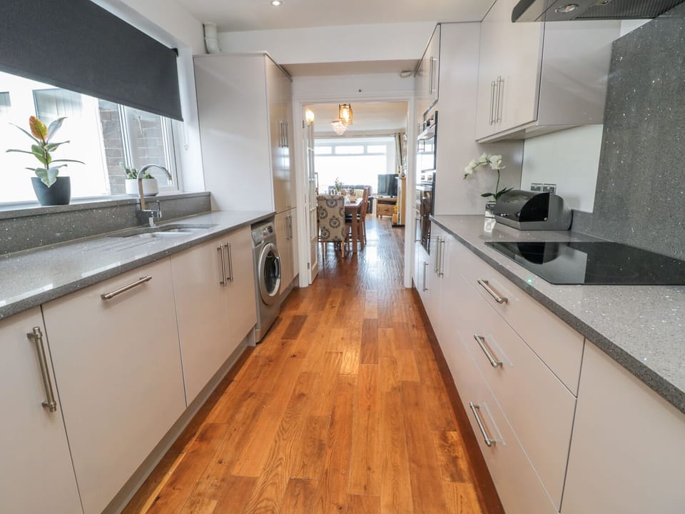 Cottage | Private kitchen | Stovetop, dishwasher, highchair, cookware/dishes/utensils