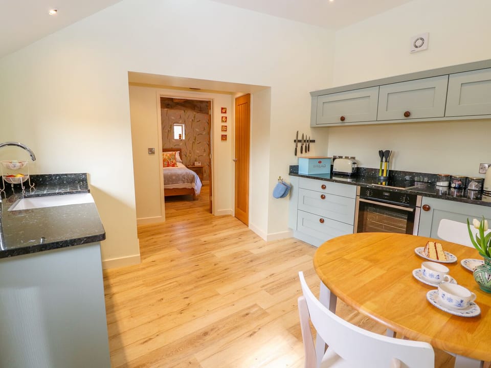 Cottage | Private kitchen | Fridge, microwave, stovetop, dishwasher