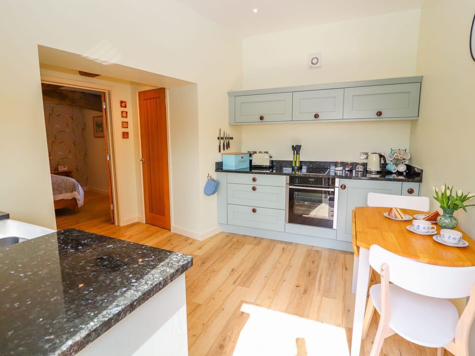 Cottage | Private kitchen | Fridge, microwave, stovetop, dishwasher
