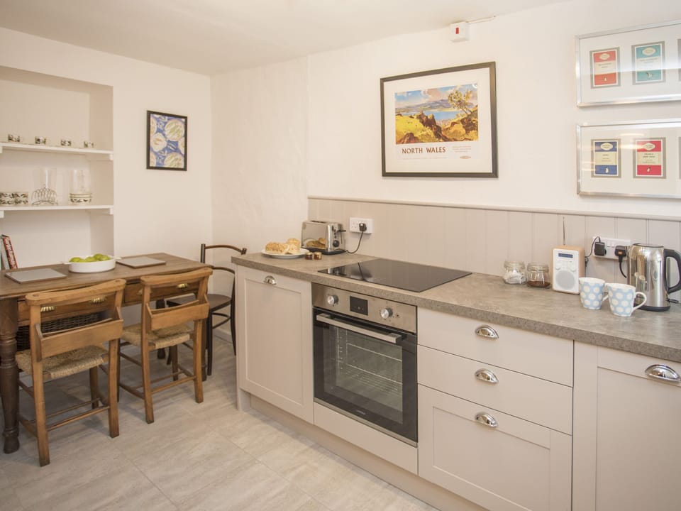 Cottage | Private kitchen | Fridge, microwave, oven, dishwasher