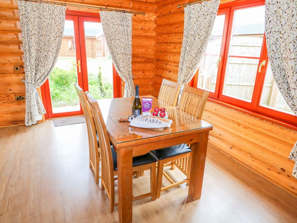 Cottage | Private kitchen | Fridge, microwave, stovetop, dishwasher