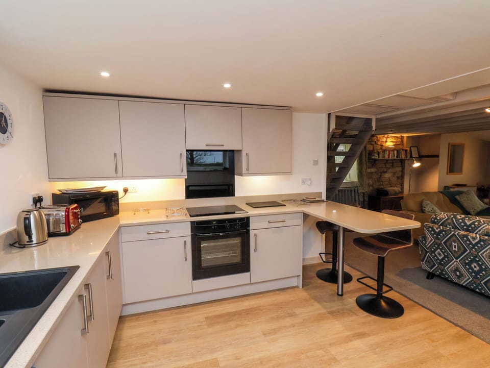 Cottage | Private kitchen | Fridge, microwave, dishwasher, highchair