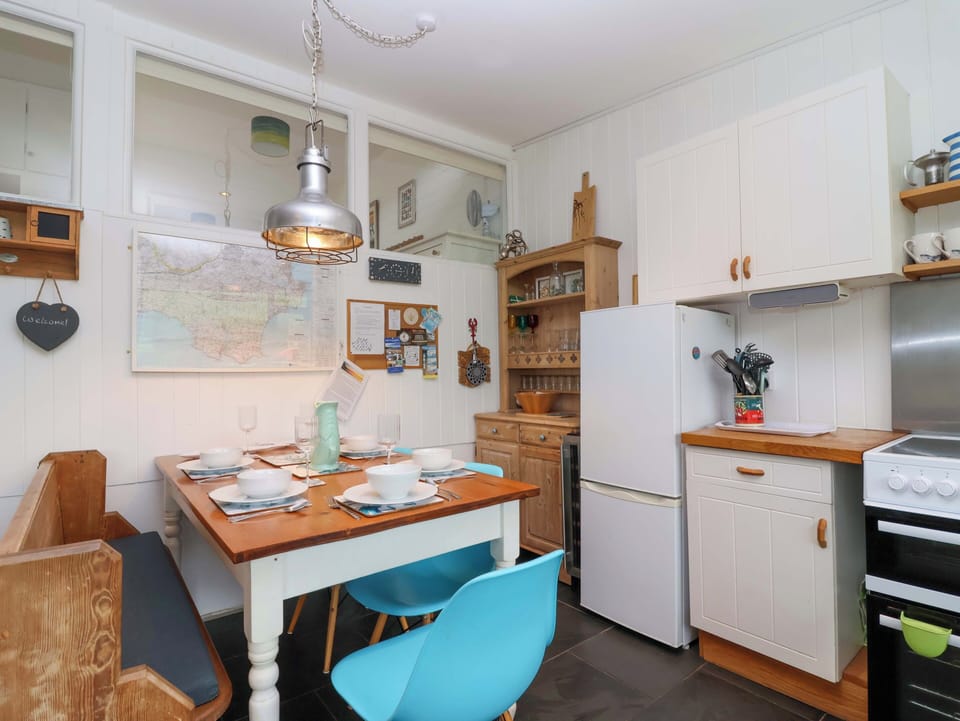 Cottage | Private kitchen | Microwave, stovetop, dishwasher, highchair