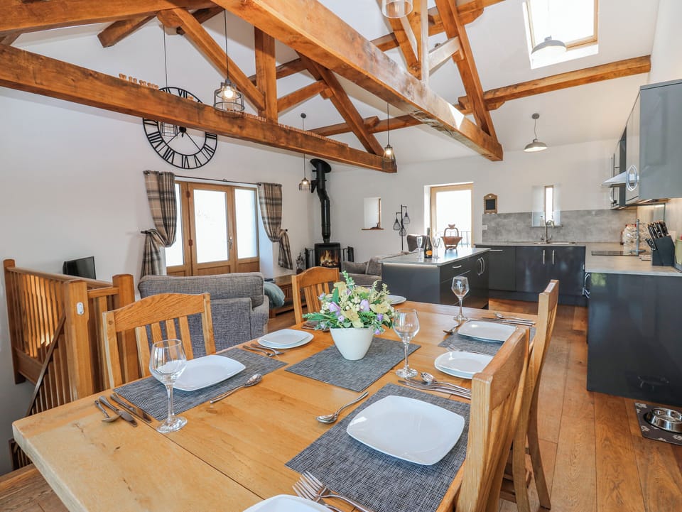 Cottage | Dining
