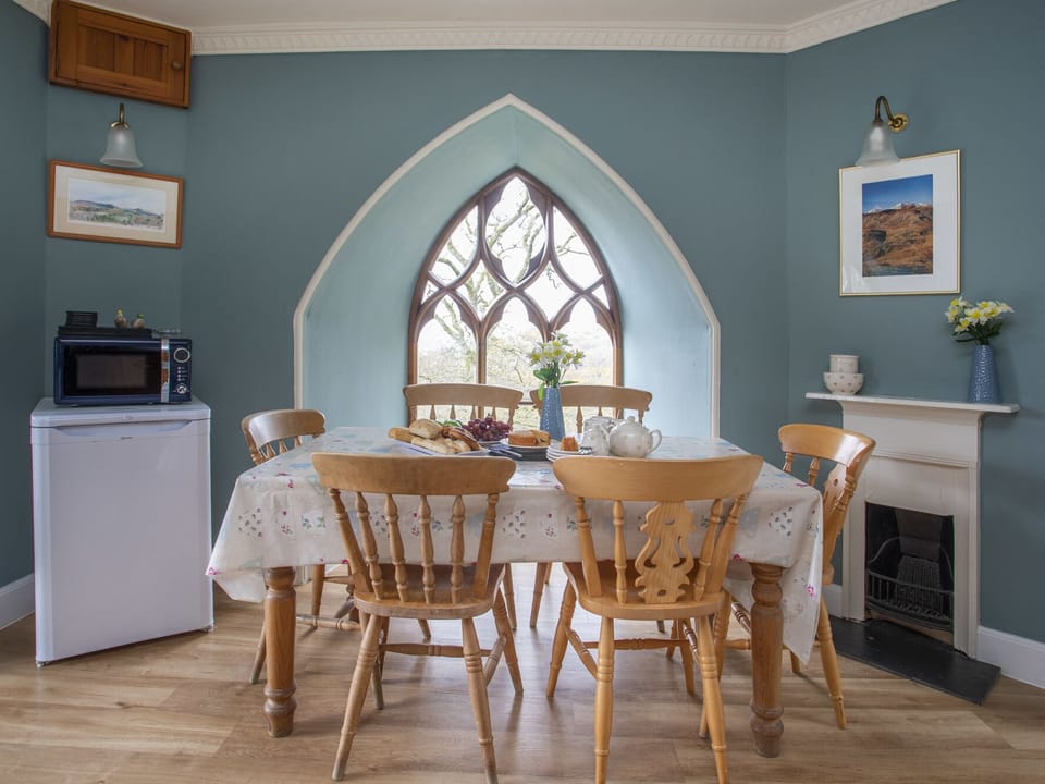 Cottage | Private kitchen | Fridge, microwave, stovetop, dishwasher