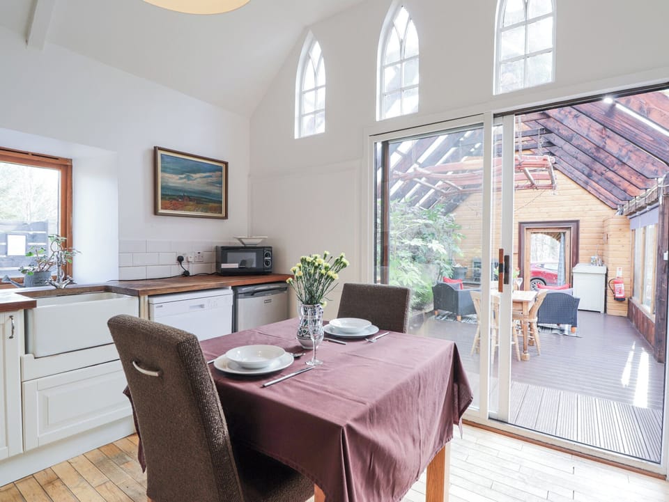 Cottage | Dining