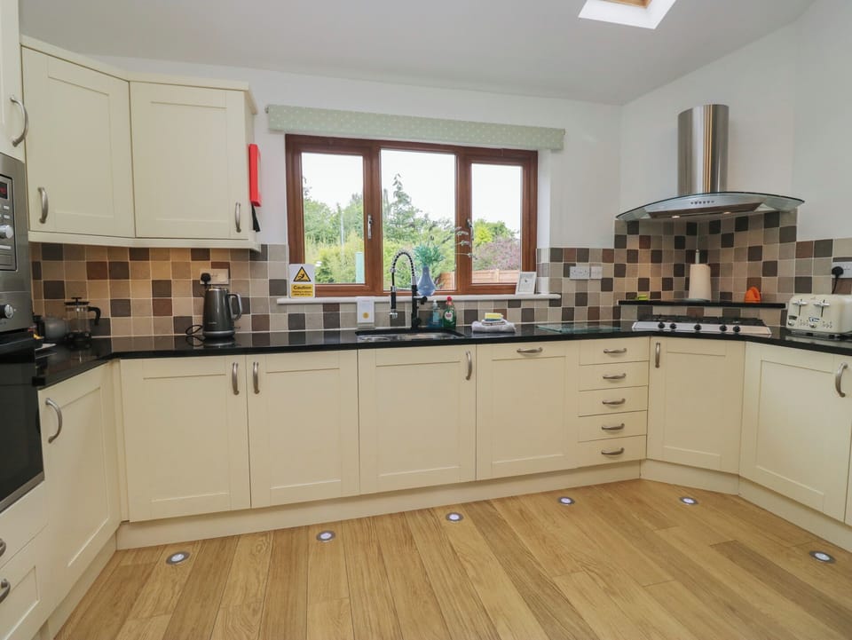 Cottage | Private kitchen | Microwave, stovetop, dishwasher, highchair